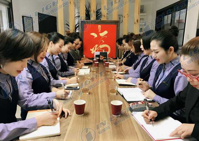 2大家认真学习中.jpg
