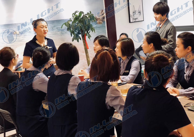 1、学员回答问题中.jpg 1、学员回答问题中.jpg